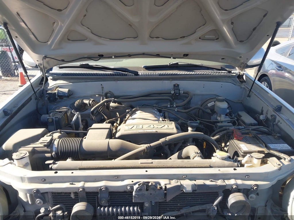 2003 Toyota Sequoia SR5 V8 photo 10
