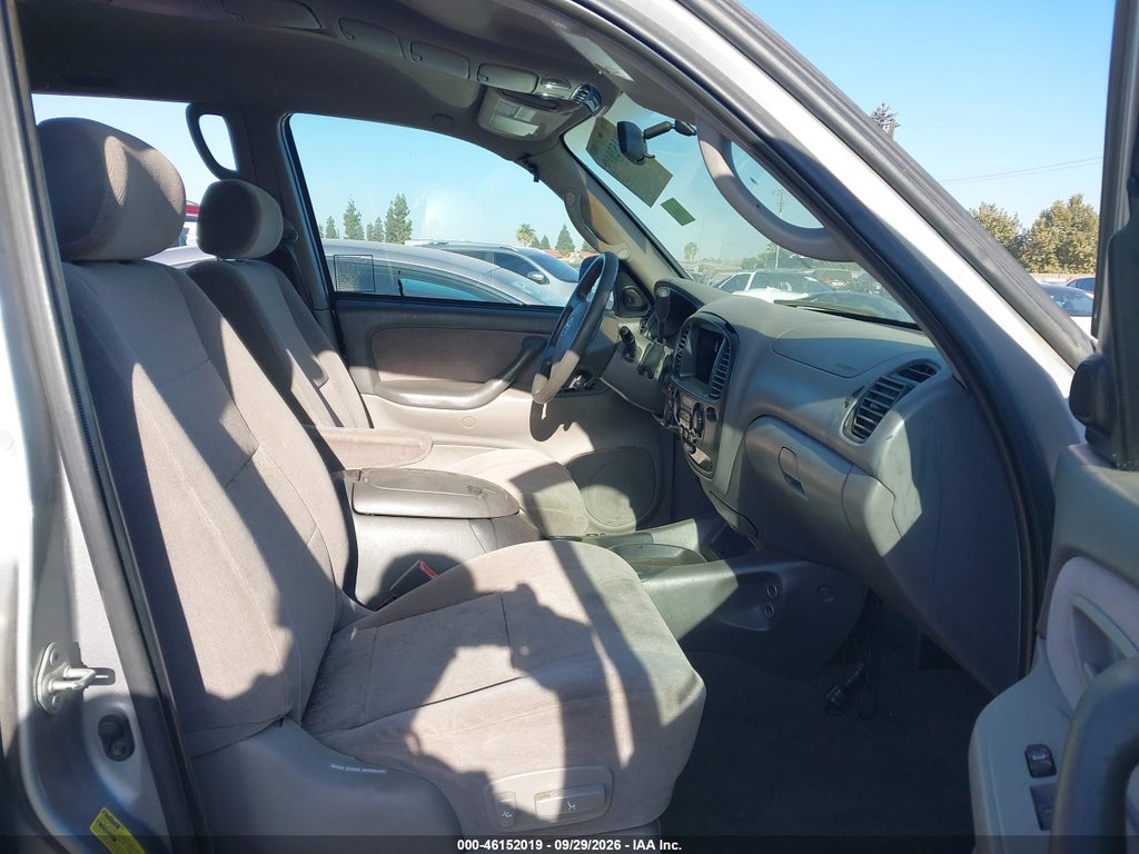 2003 Toyota Sequoia SR5 V8 photo 5