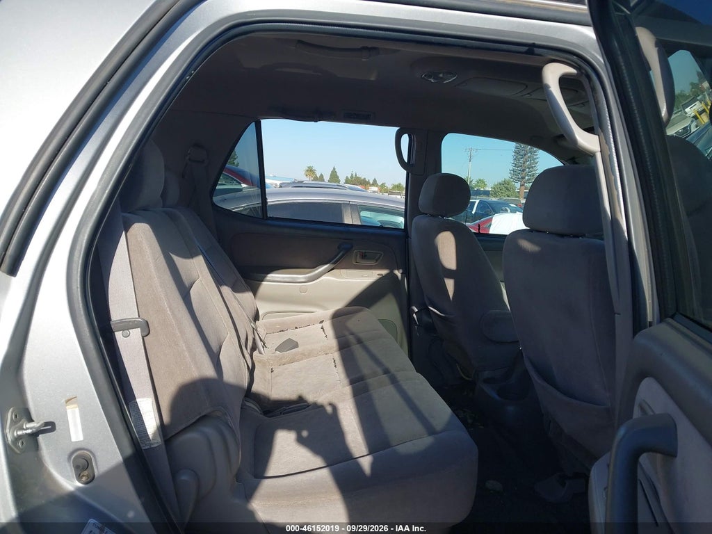 2003 Toyota Sequoia SR5 V8 photo 8
