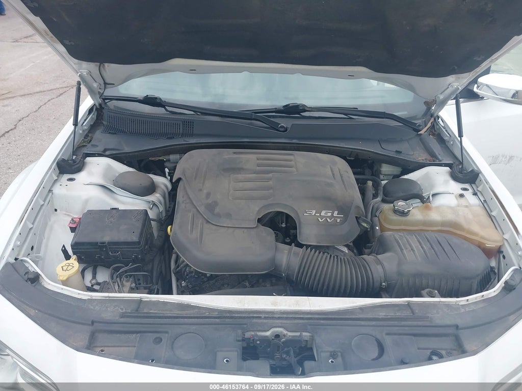 2014 Chrysler 300C photo 10