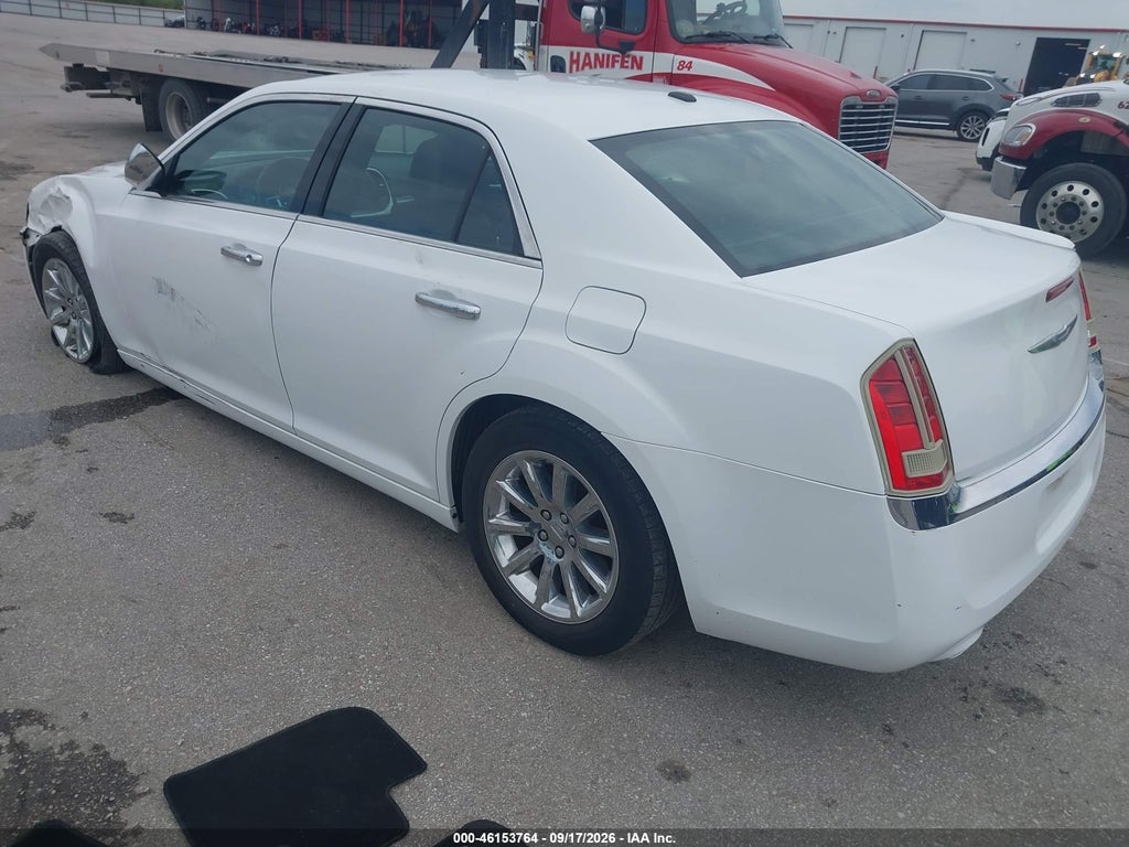 2014 Chrysler 300C photo 3