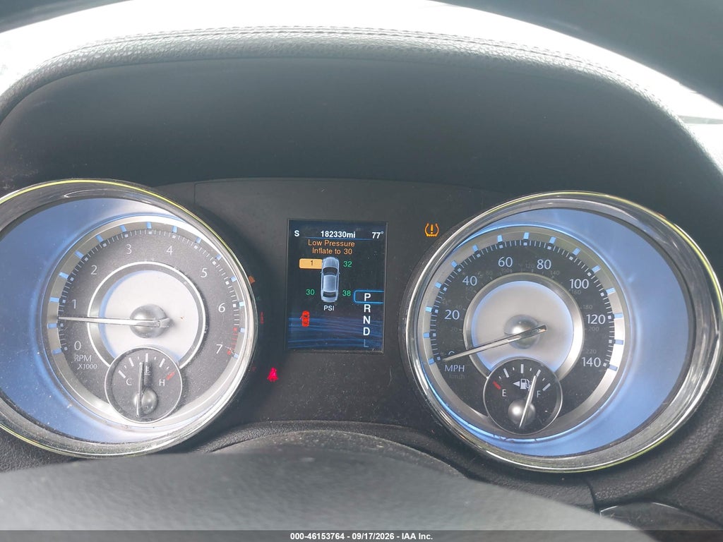 2014 Chrysler 300C photo 7