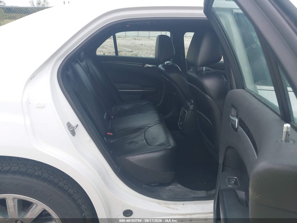 2014 Chrysler 300C photo 8
