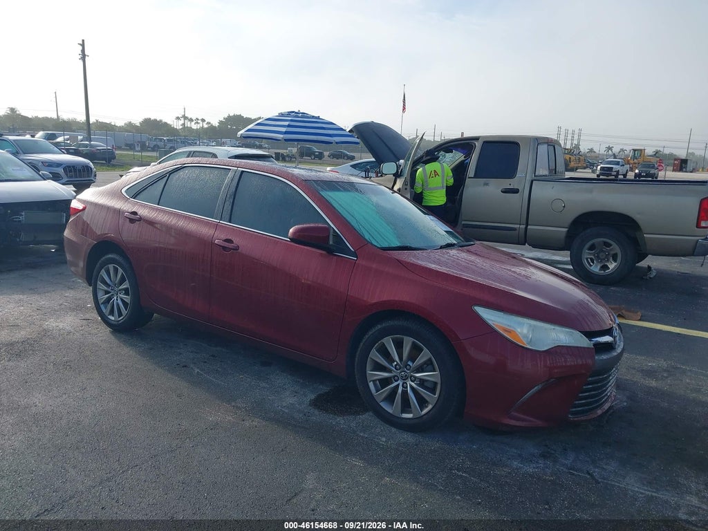 2017 Toyota Camry XLE photo 1