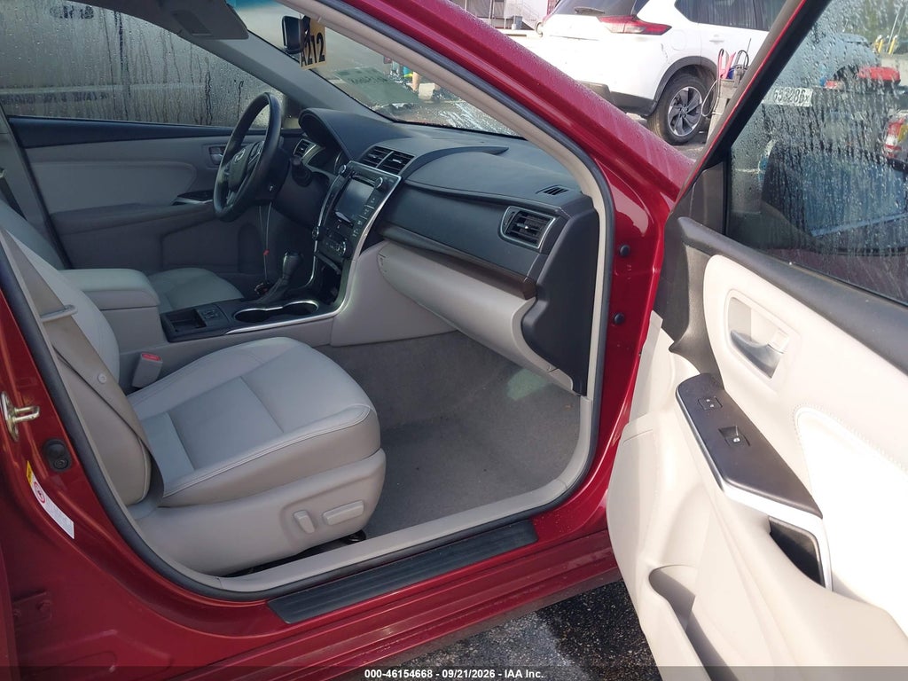 2017 Toyota Camry XLE photo 5
