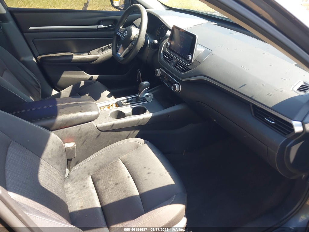 2022 Nissan Altima SV FWD photo 5