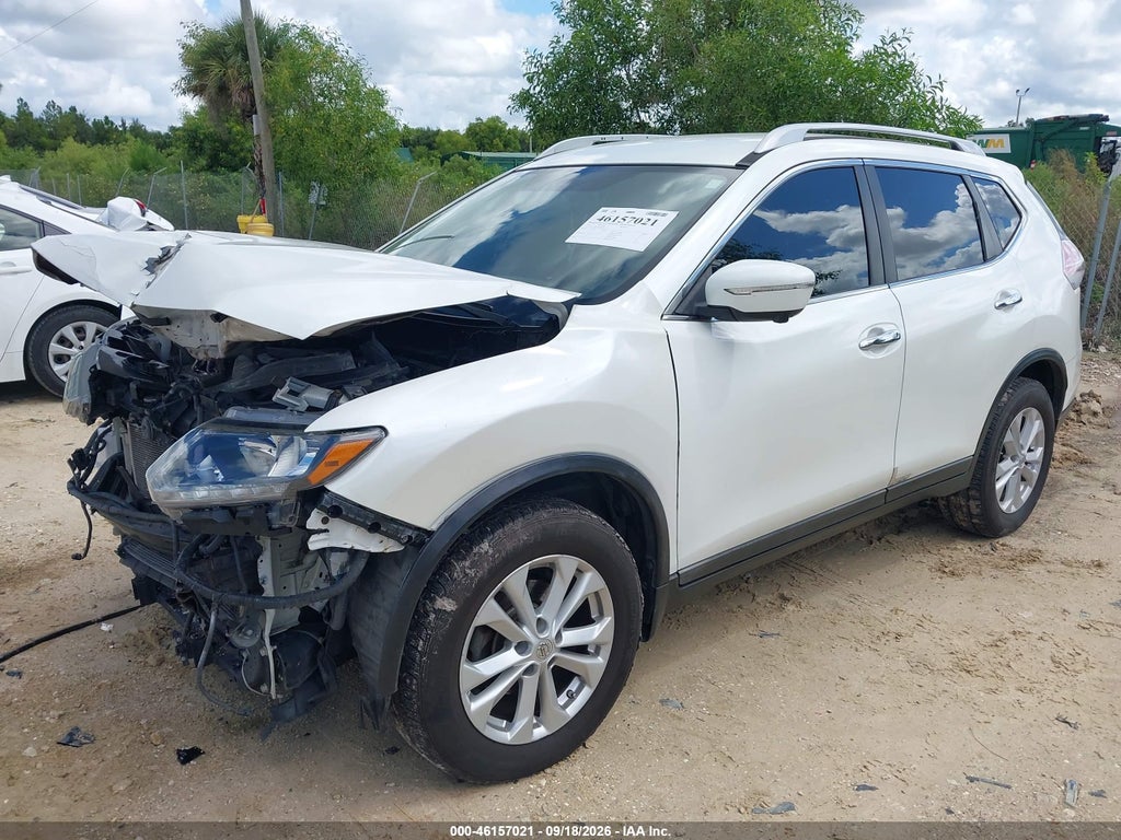 2015 Nissan Rogue SV photo 2