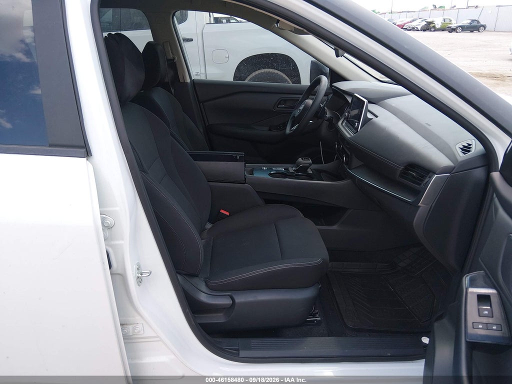 2024 Nissan Rogue S FWD photo 5