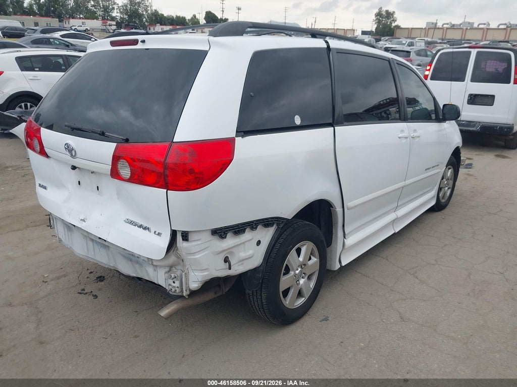 2010 Toyota Sienna LE photo 4