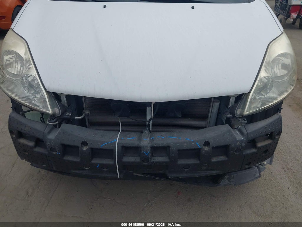2010 Toyota Sienna LE photo 6
