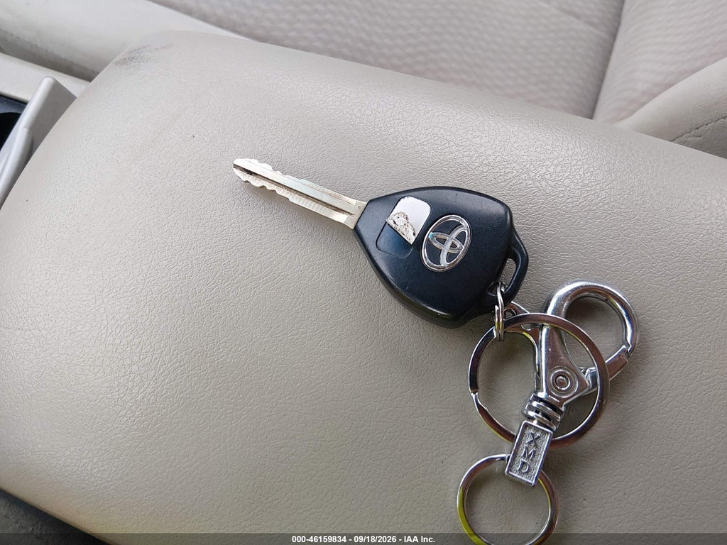 2011 Toyota Camry LE photo 11