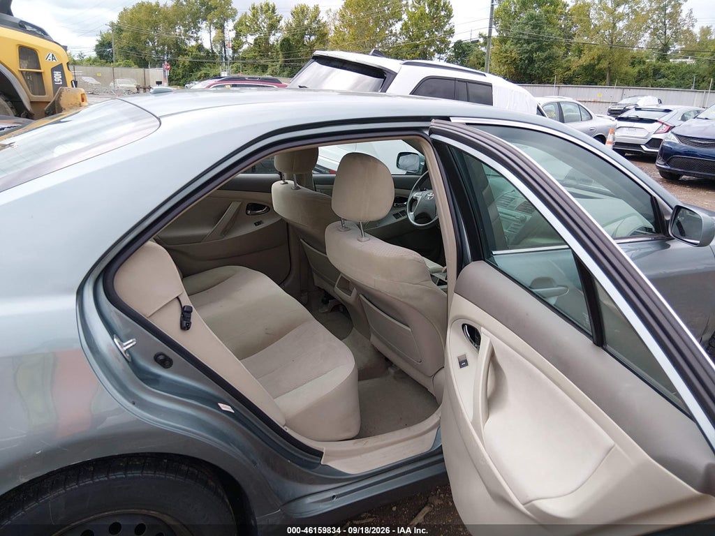 2011 Toyota Camry LE photo 8
