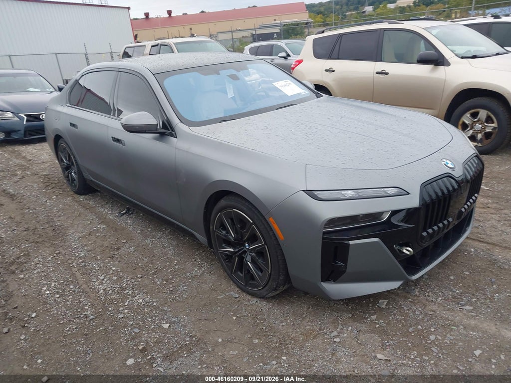 BMW 760 2023