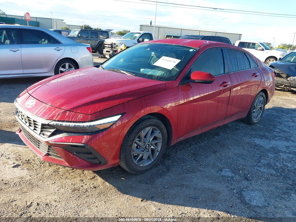 2024 Hyundai Elantra SEL photo 2