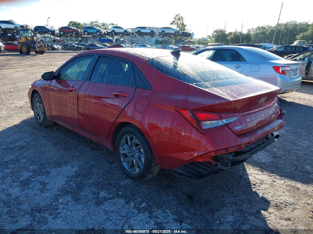 2024 Hyundai Elantra SEL photo 3