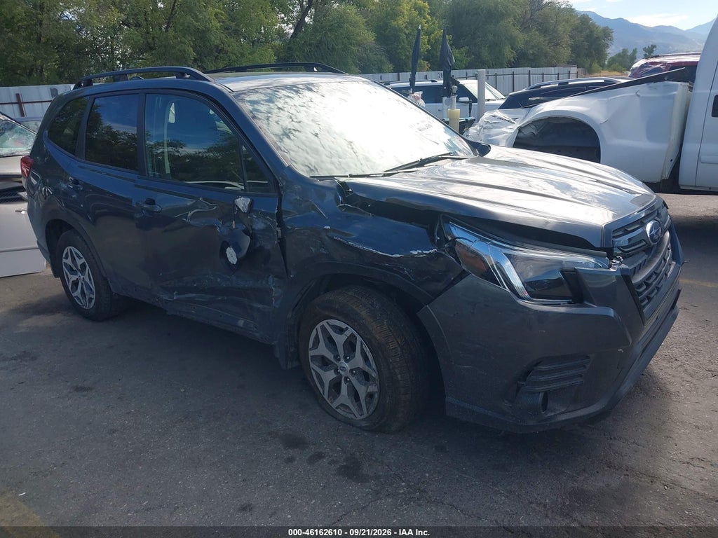 2024 Subaru Forester Premium photo 1