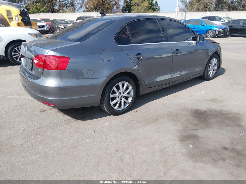 2014 Volkswagen Jetta 1.8T SE photo 4