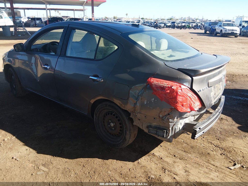 2016 Nissan Versa 1.6 SV photo 3