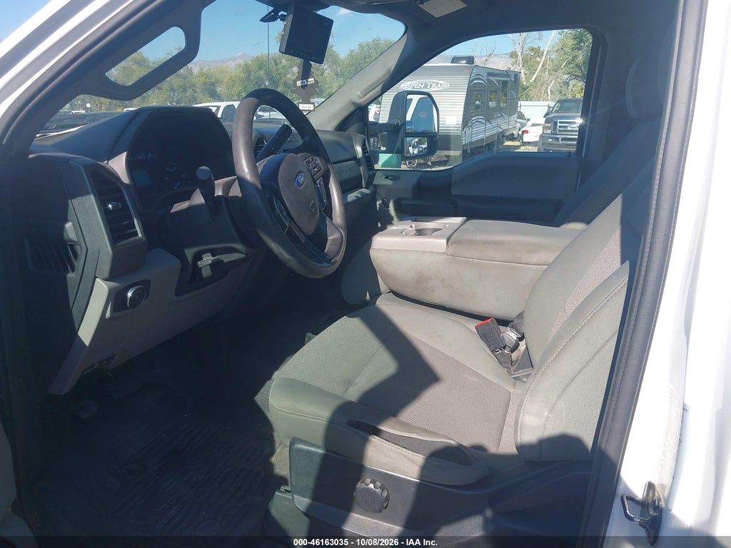 2021 Ford F-350 Chassis XL photo 8