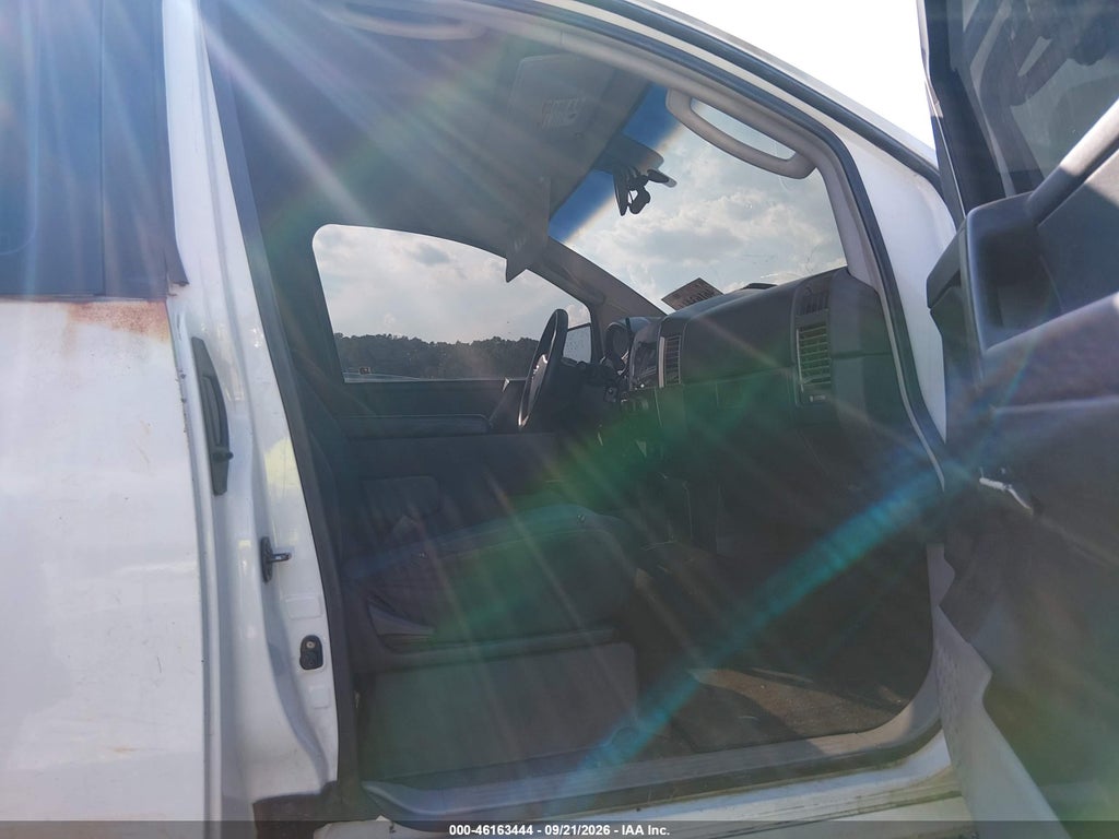 2004 Nissan Titan XE photo 5
