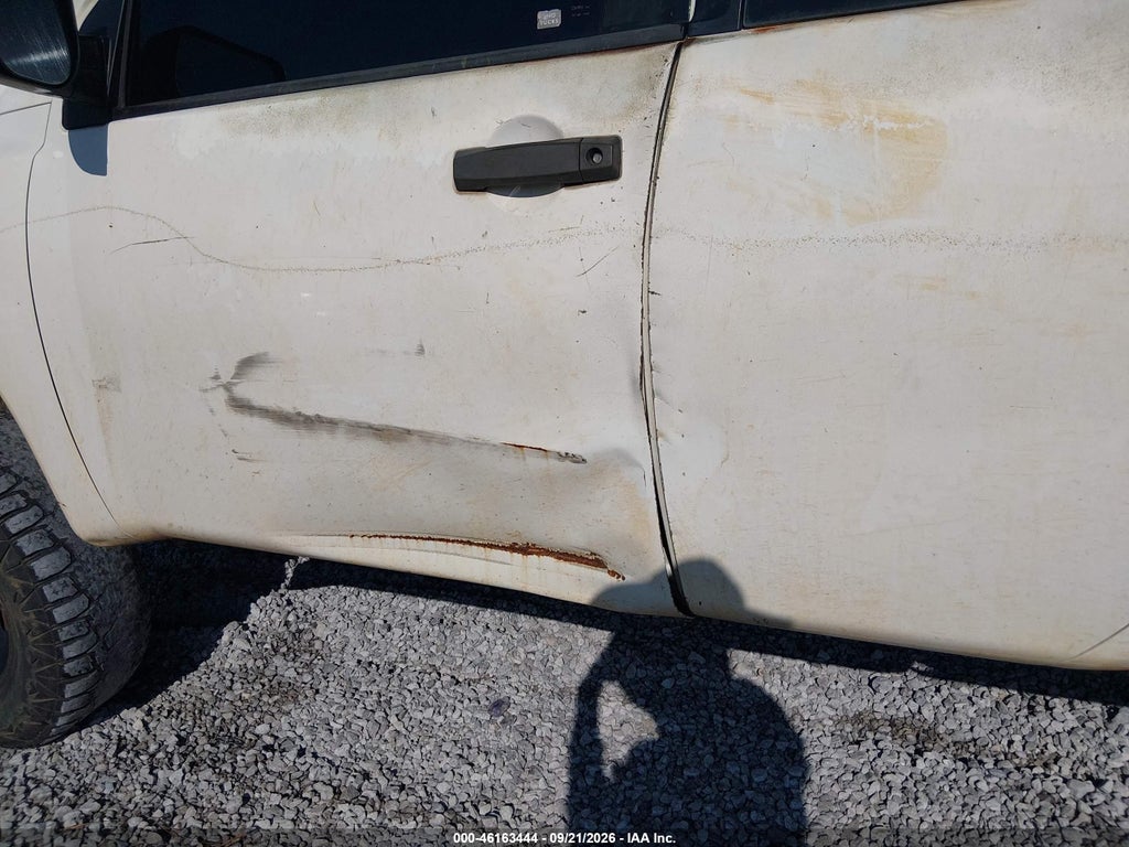 2004 Nissan Titan XE photo 6