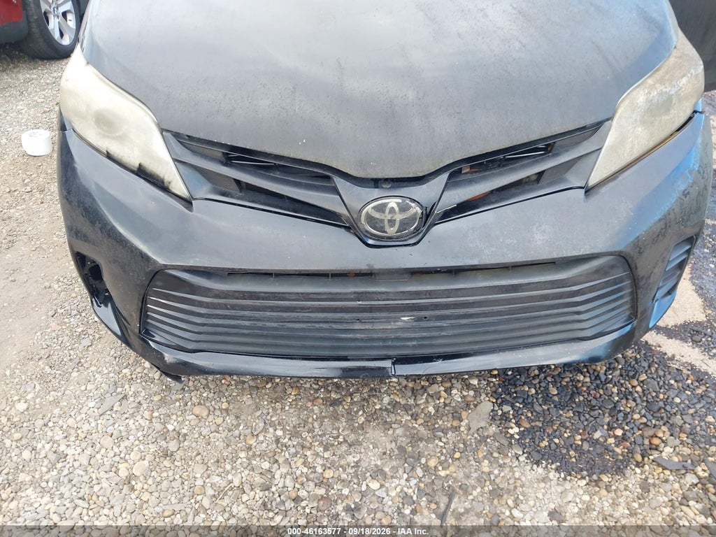 2019 Toyota Sienna L 7 Passenger photo 6