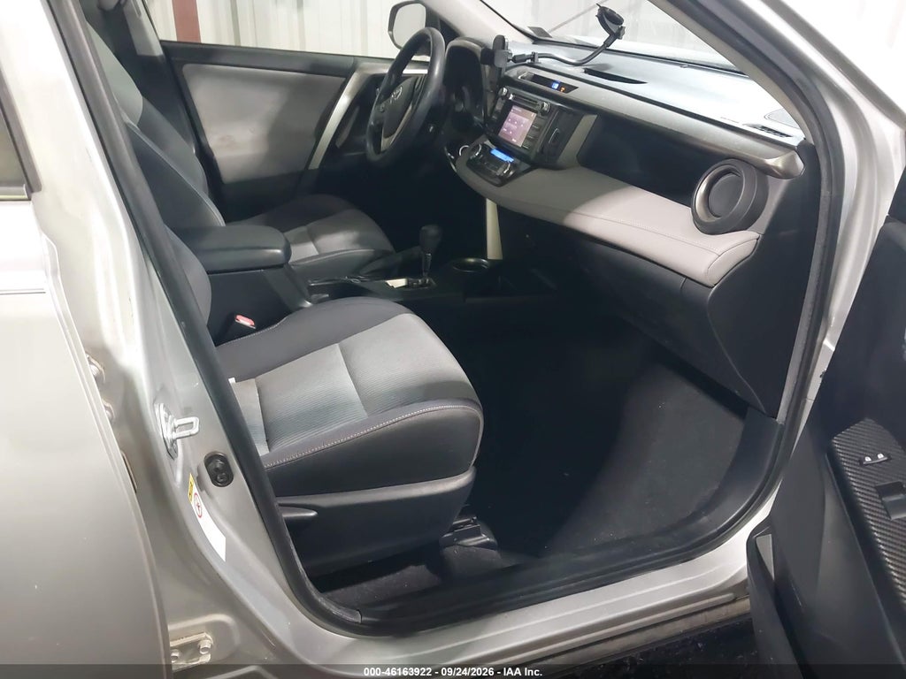 2014 Toyota RAV4 XLE photo 5