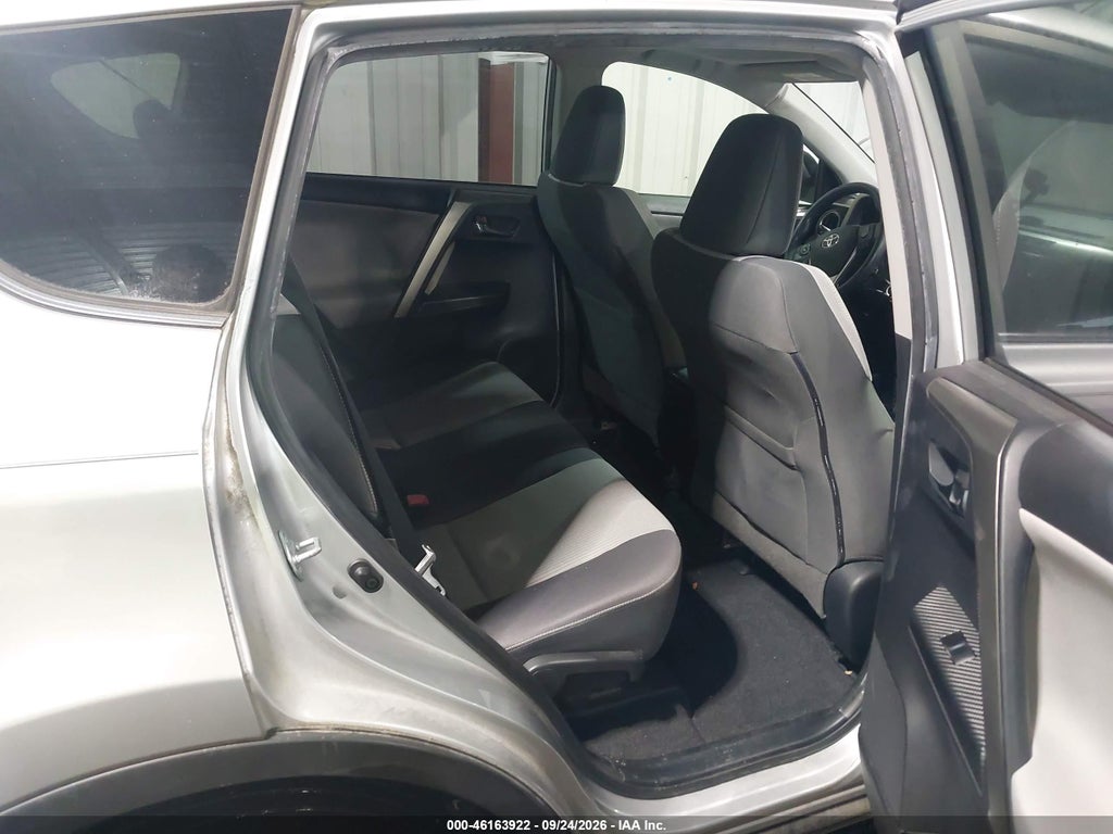 2014 Toyota RAV4 XLE photo 8