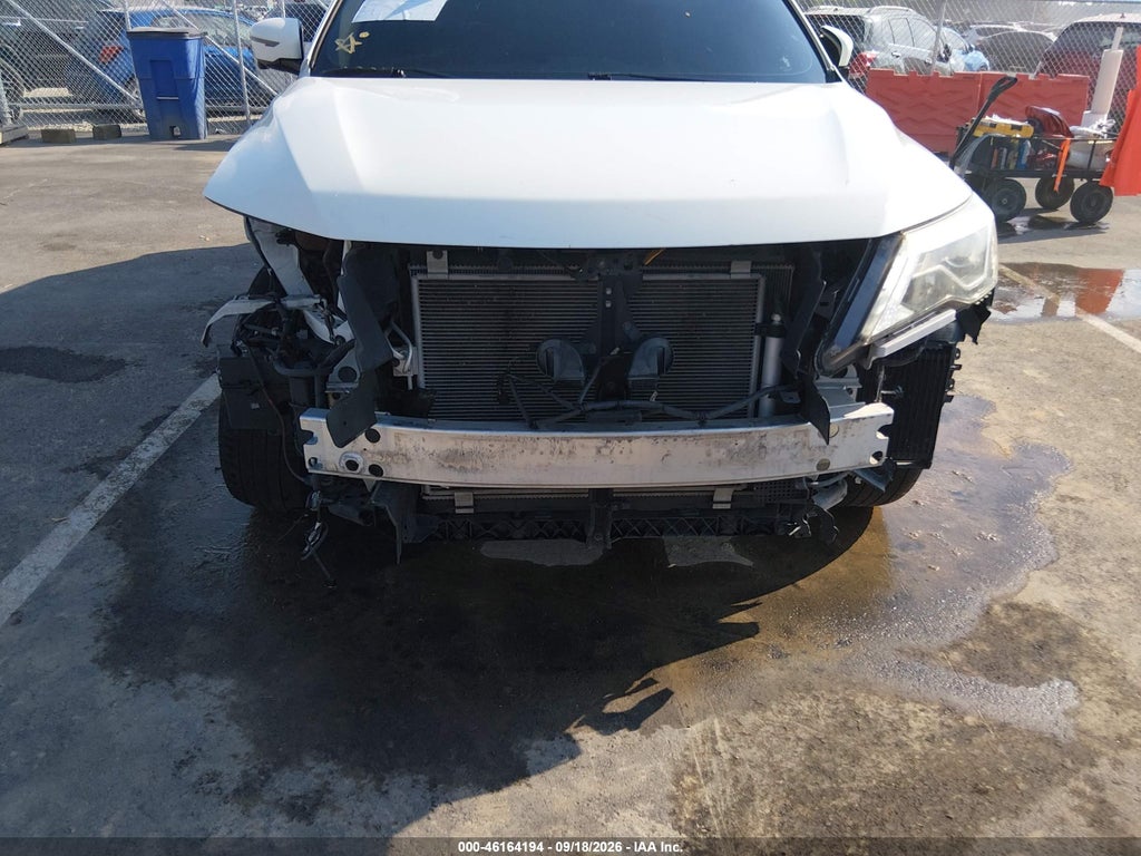 2017 Nissan Pathfinder SL photo 6
