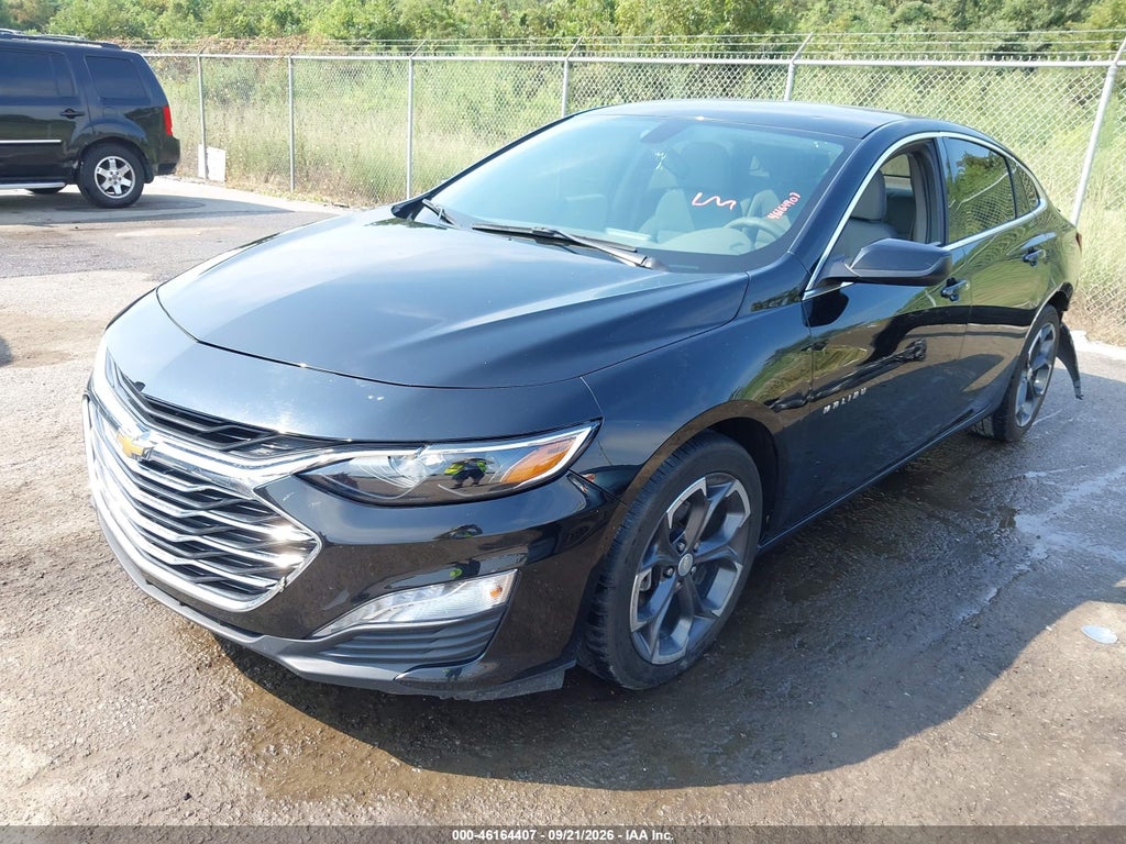 2022 Chevrolet Malibu FWD LT photo 2