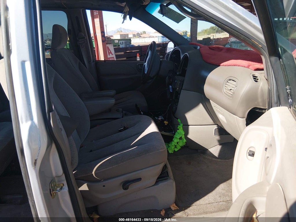 2002 Chrysler Town & Country LXI photo 5