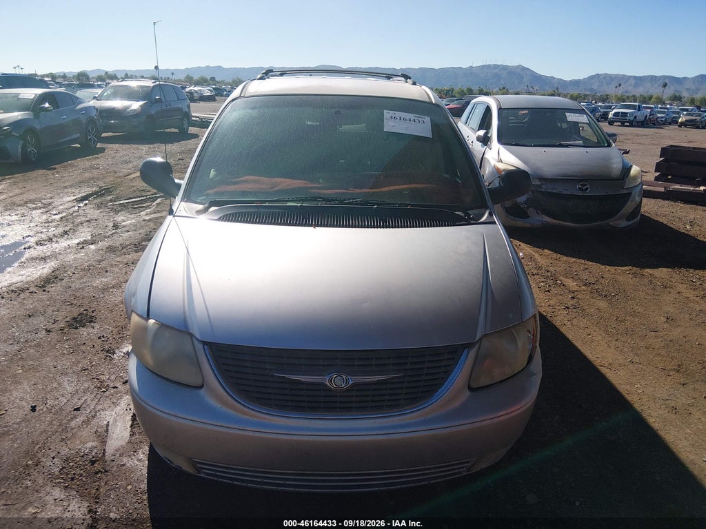 2002 Chrysler Town & Country LXI photo 6