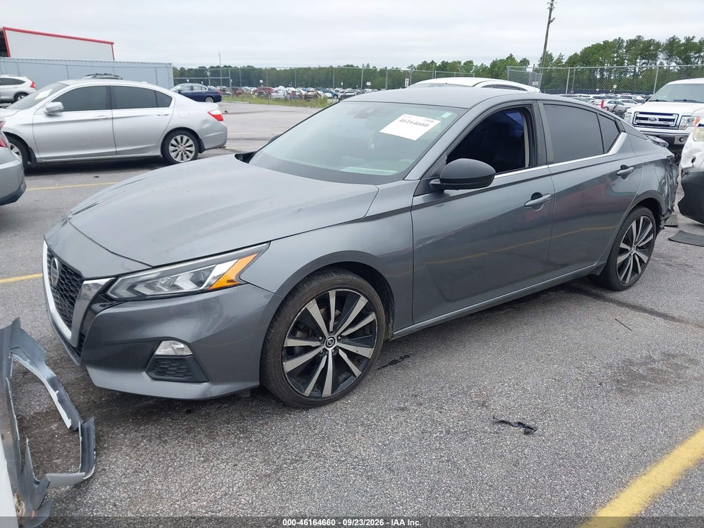 2020 Nissan Altima SR FWD photo 2