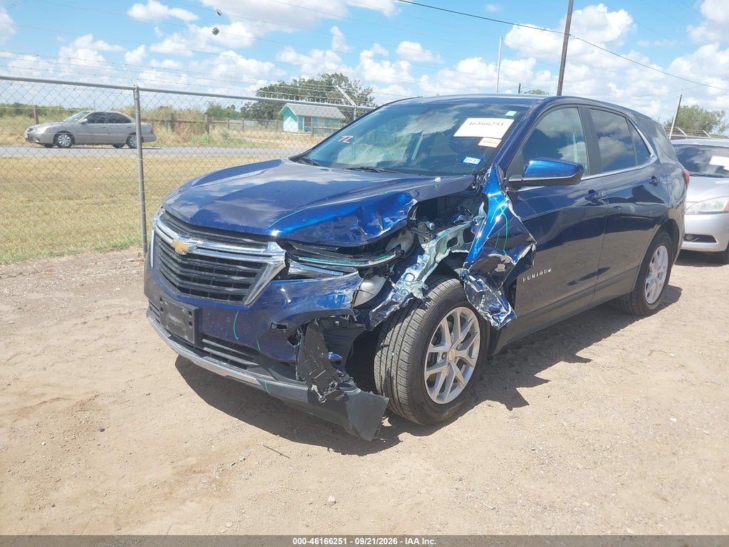 2022 Chevrolet Equinox FWD LT photo 2