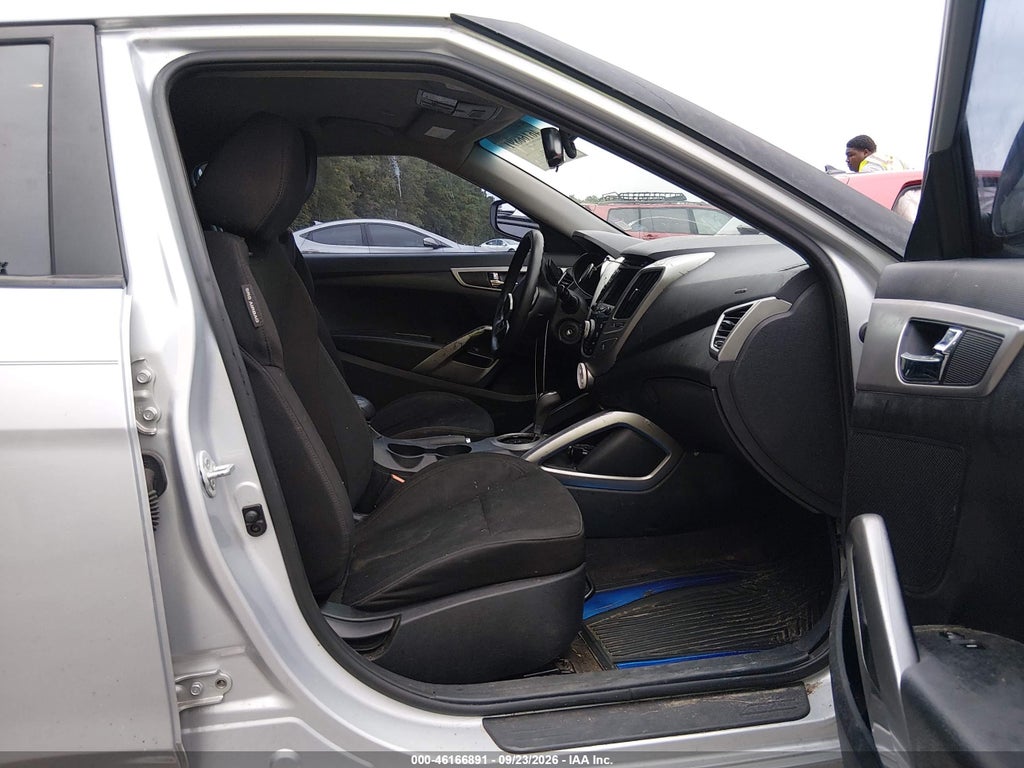 2014 Hyundai Veloster Base W/Black photo 5