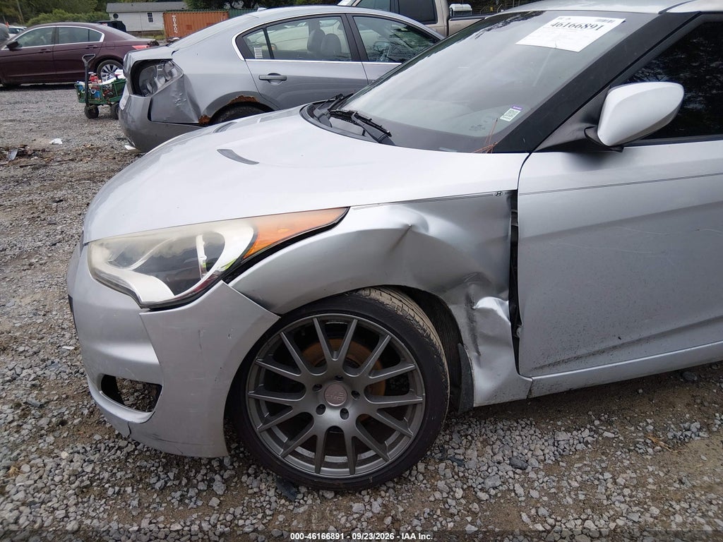 2014 Hyundai Veloster Base W/Black photo 6