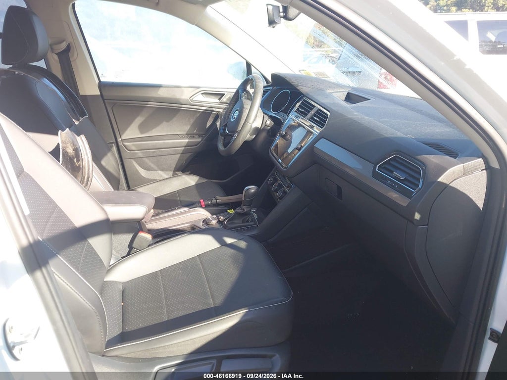 2021 Volkswagen Tiguan 2.0T SE/2.0T SE R-Line Black/2.0T SEL photo 5