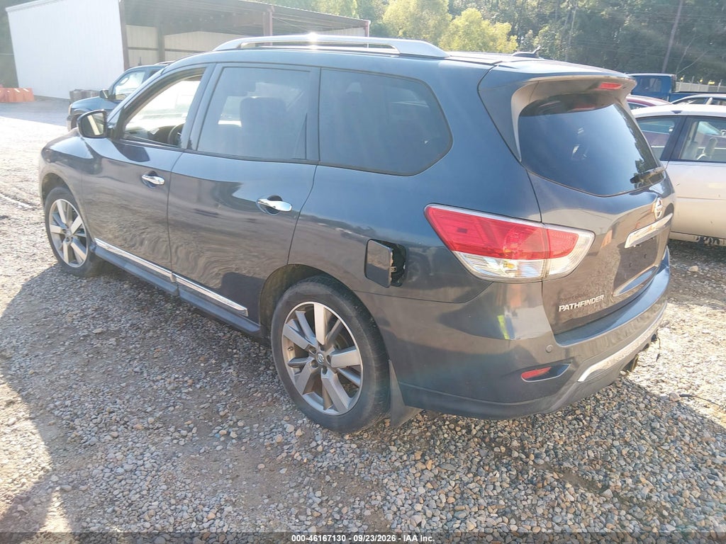 2013 Nissan Pathfinder Platinum photo 3