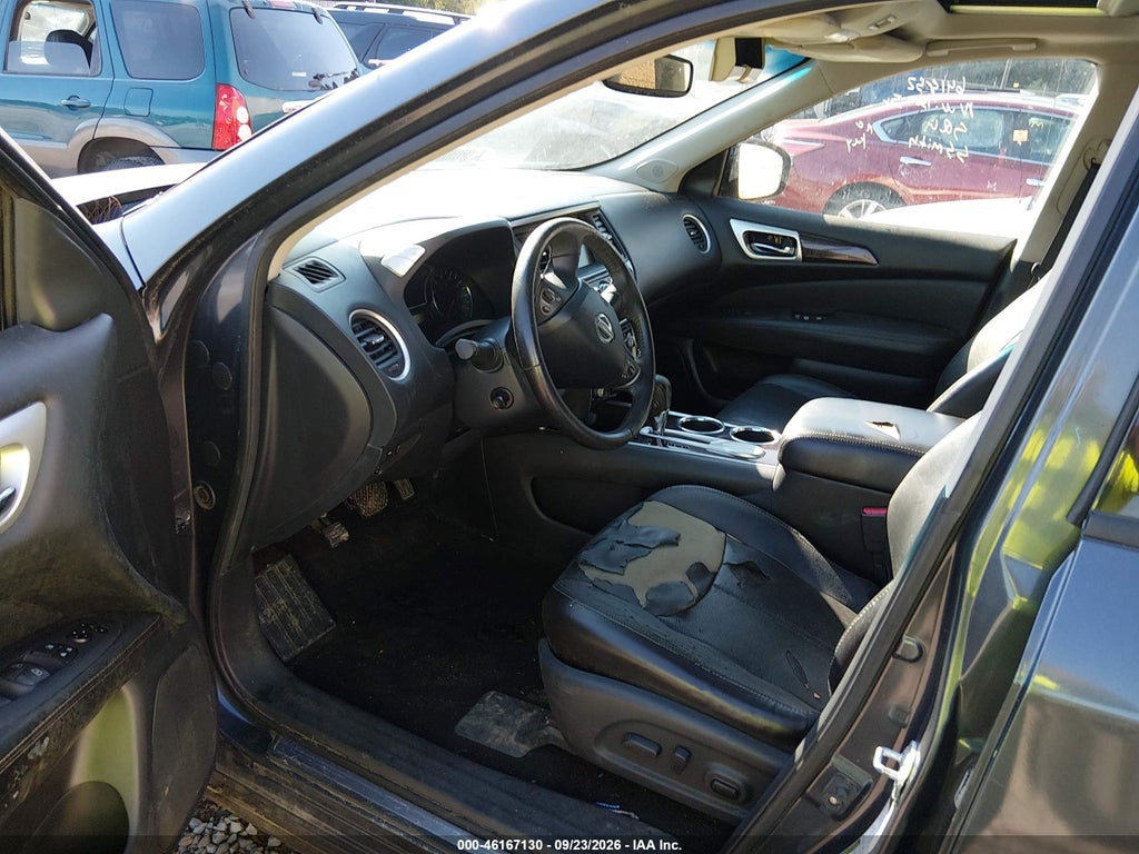2013 Nissan Pathfinder Platinum photo 5