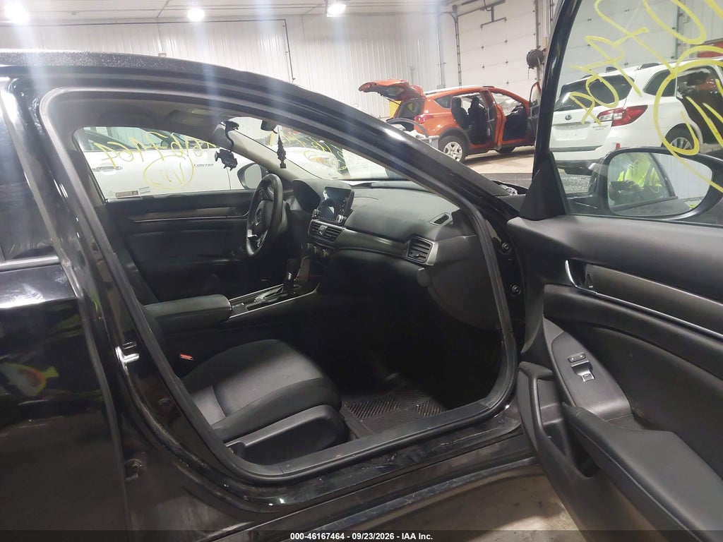 2018 Honda Accord LX photo 5