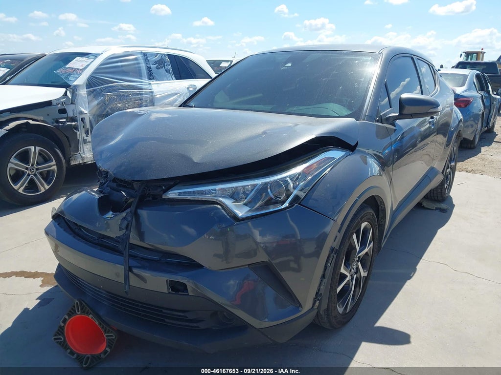 2019 Toyota C-HR XLE photo 2