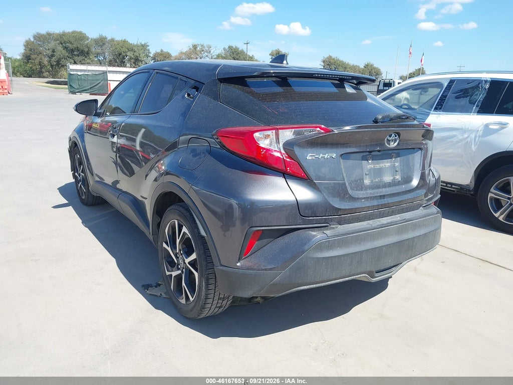 2019 Toyota C-HR XLE photo 3