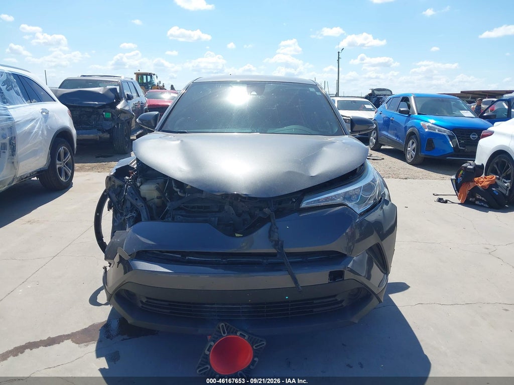 2019 Toyota C-HR XLE photo 6