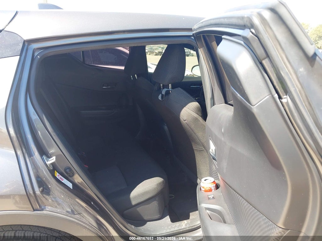 2019 Toyota C-HR XLE photo 8