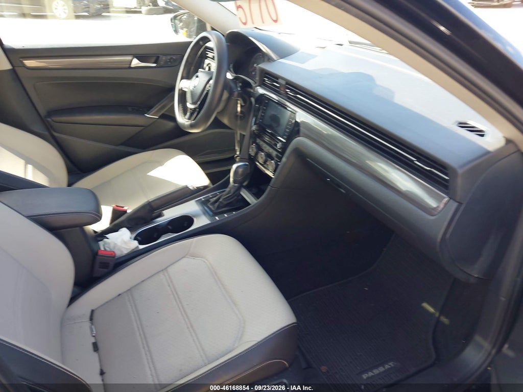 2020 Volkswagen Passat 2.0T R-Line photo 5