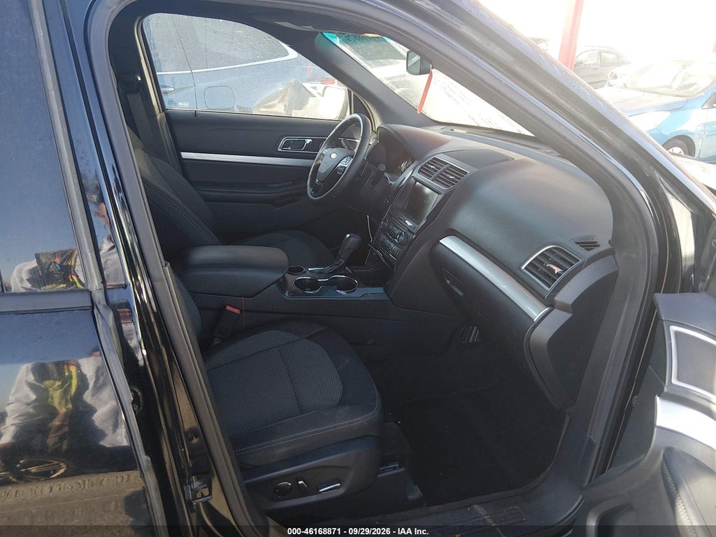 2016 Ford Explorer XLT photo 5