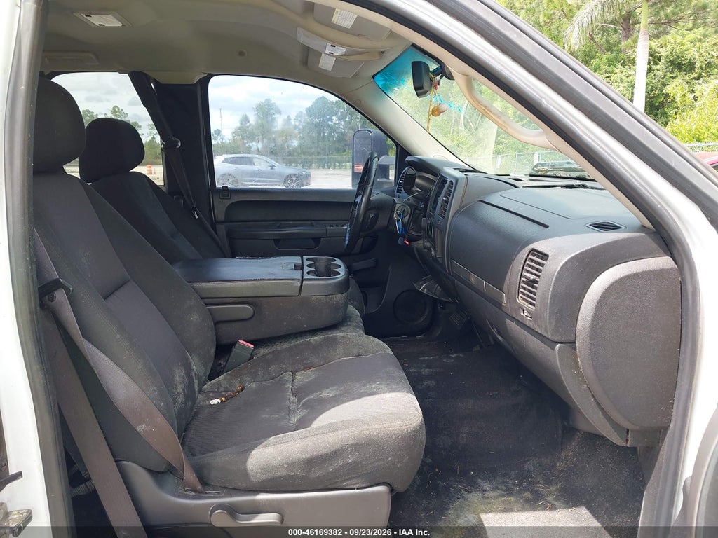 2011 Chevrolet Silverado 2500HD LT photo 5