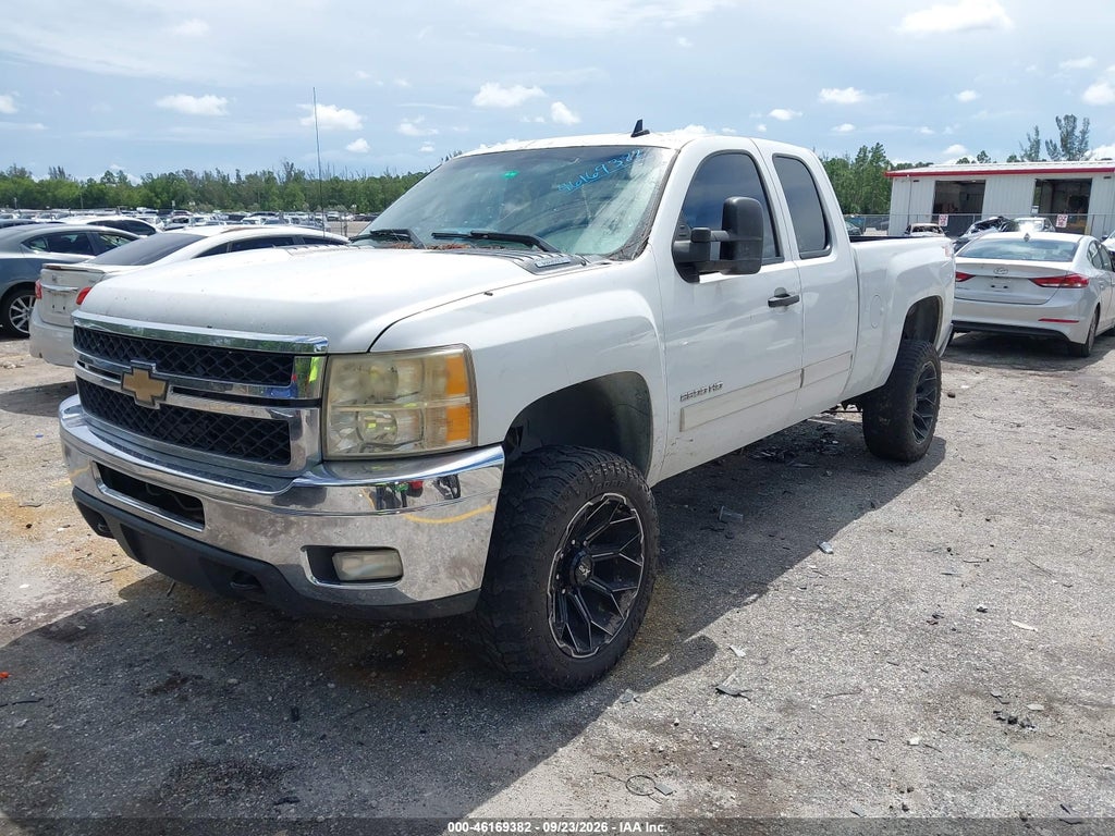 2011 Chevrolet Silverado 2500HD LT photo 6