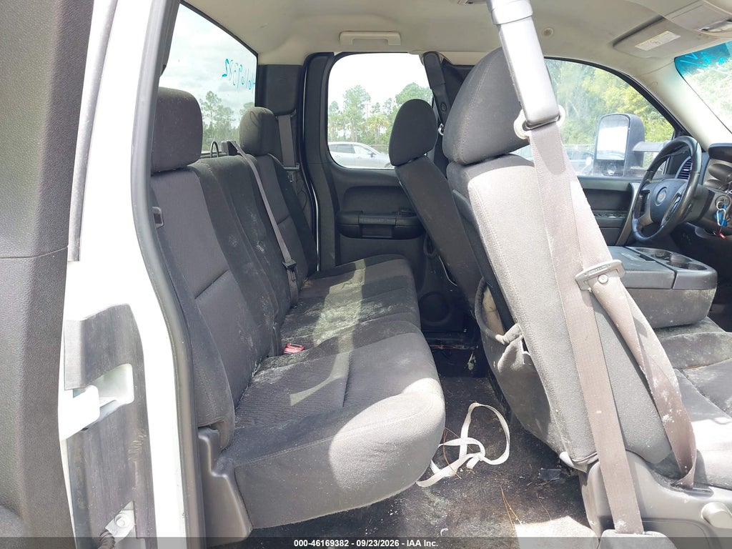 2011 Chevrolet Silverado 2500HD LT photo 8