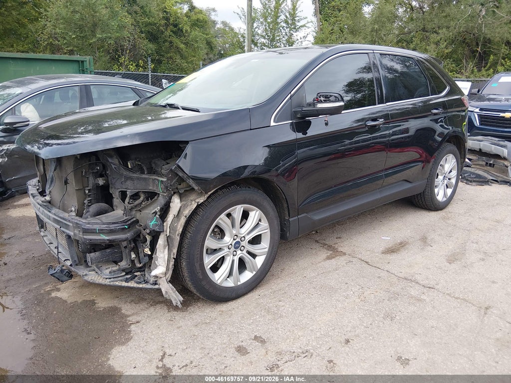 2020 Ford Edge Titanium photo 2